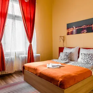 Goodmo House Hostal